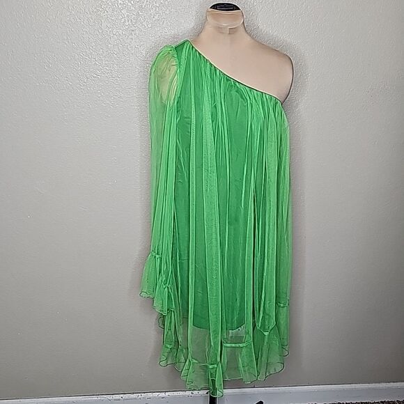 Elegant Green One-Shoulder Dress - Picture 3 of 10